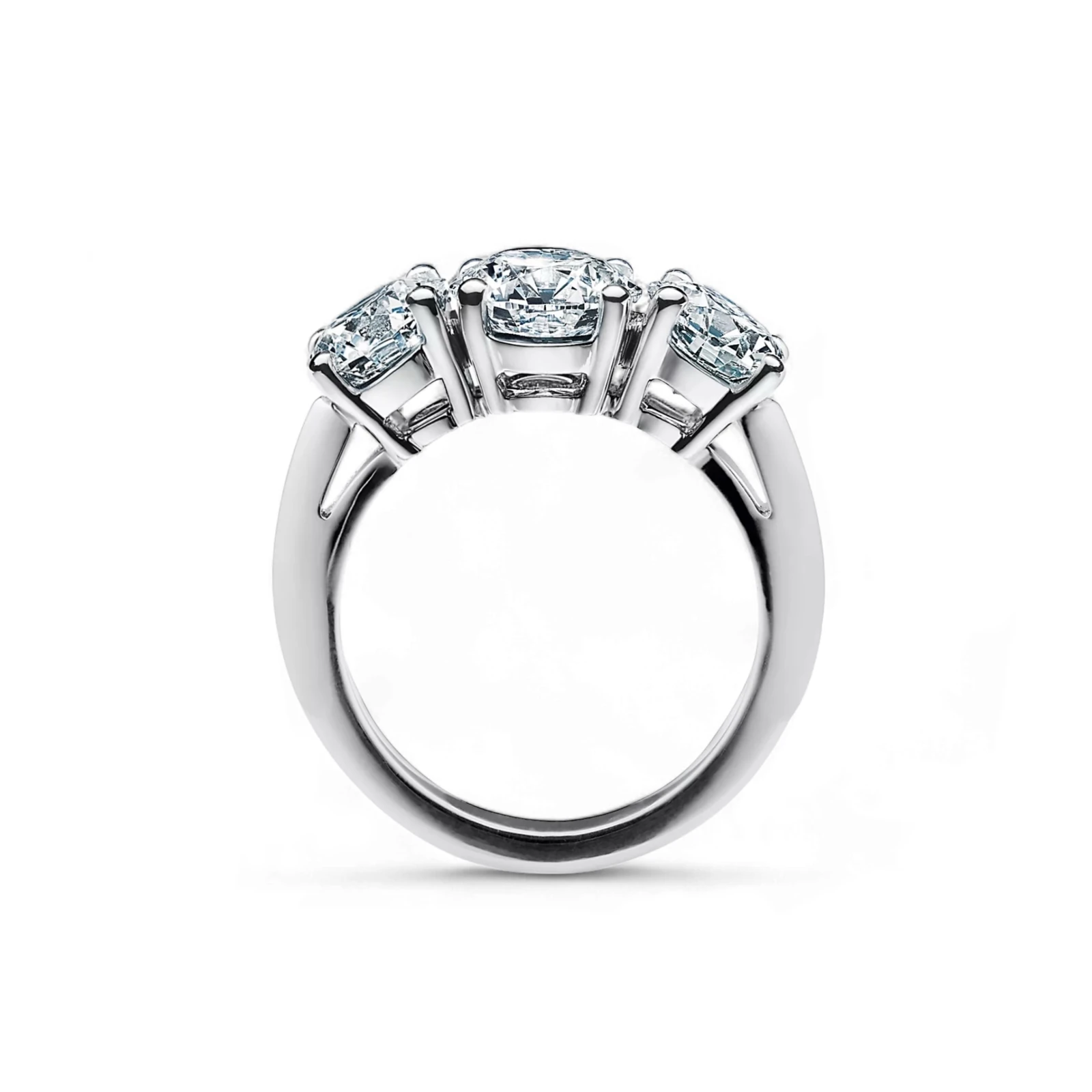 Anello trilogy: come scegliere le proporzioni dei tre diamanti