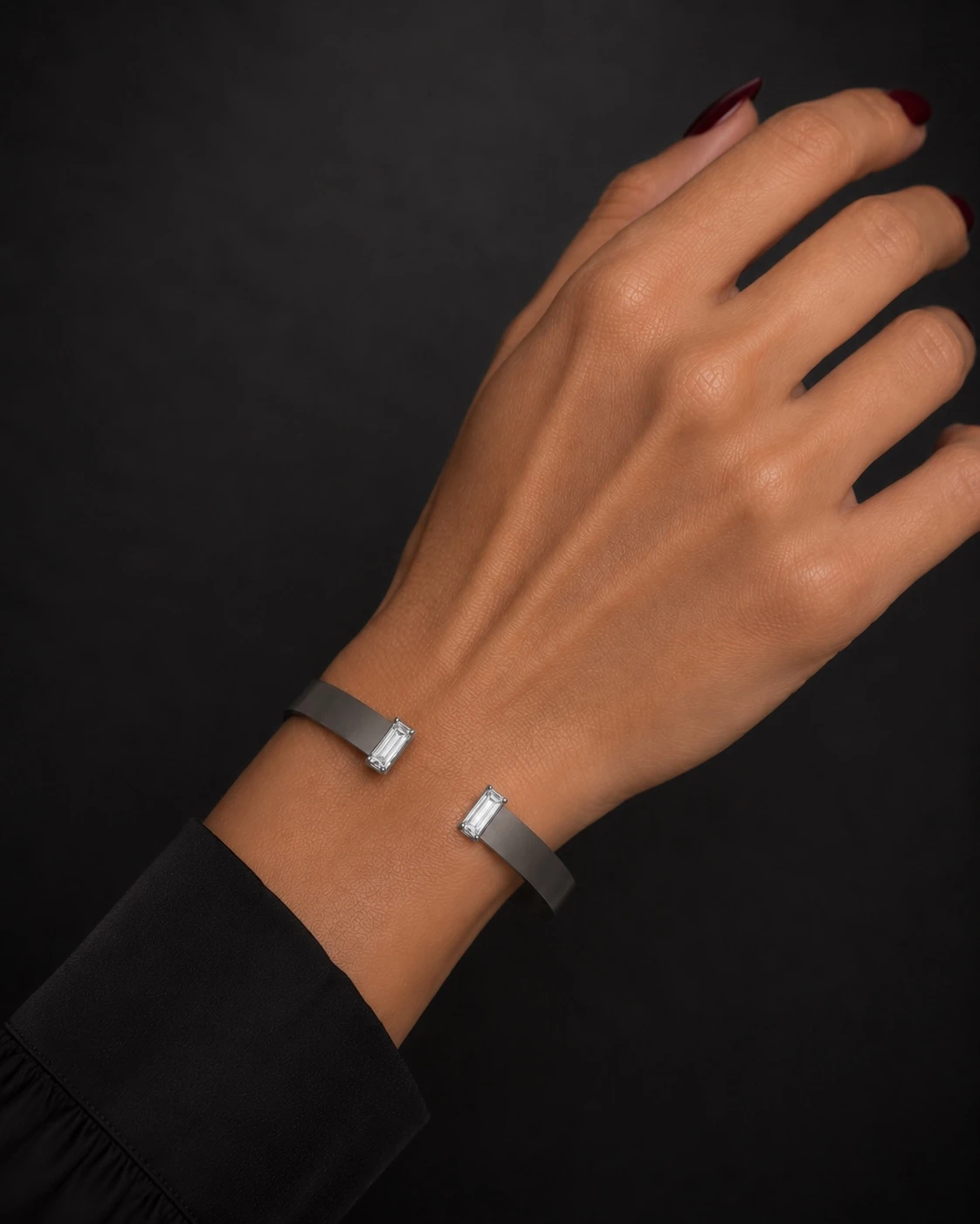 Titanium Open Band Baguette Diamond Bracelet — vista 2