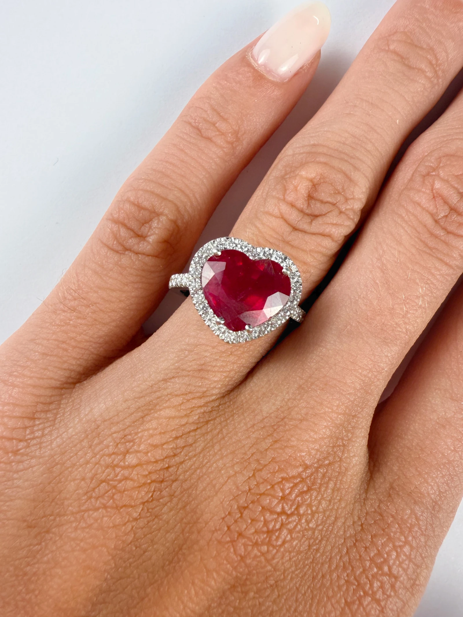 Anello Halo con Rubino taglio cuore — vista 4