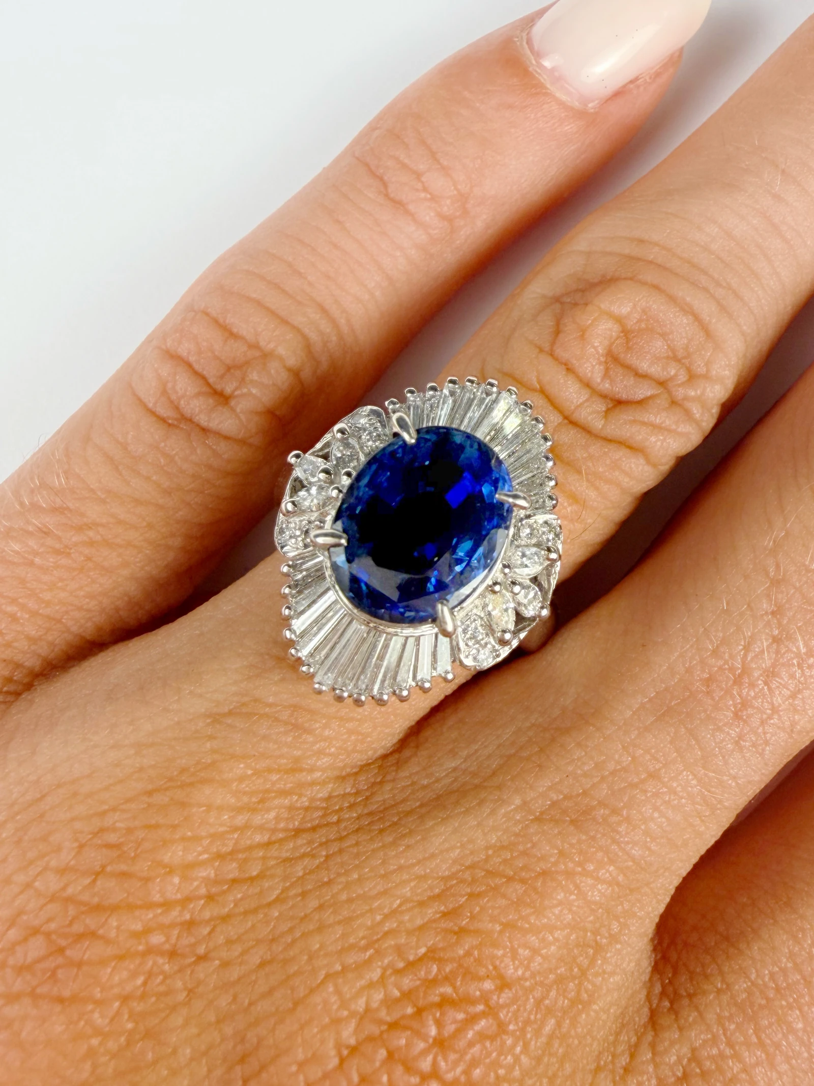Anello Halo con Zaffiro taglio ovale — vista 4