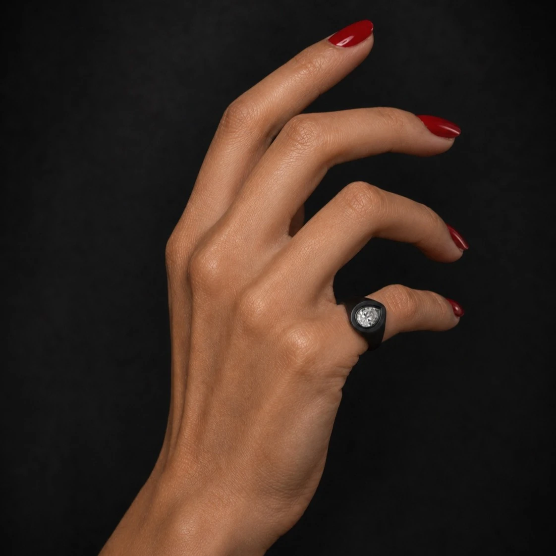 Titanium Pear Diamond Signet Ring — vista 2