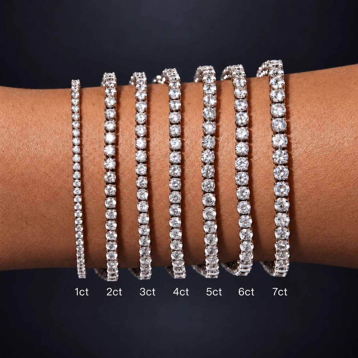 Sette bracciali tennis con diamanti indossati, a confronto da 1 a 7 carati totali